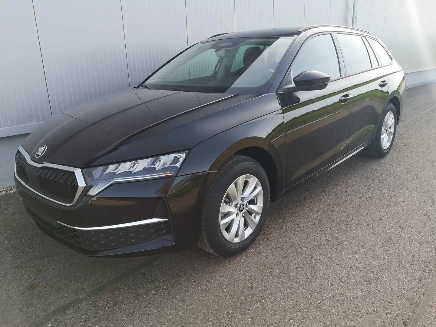 Skoda Octavia Kombi 2.0 TDI DSG Selection AHK Navi GV5 Schwarz - 1