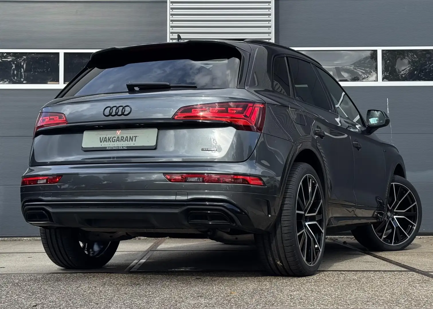 Audi Q5 55 TFSI e S edition Competition |Pano |Sfeer |Stoe Gris - 2
