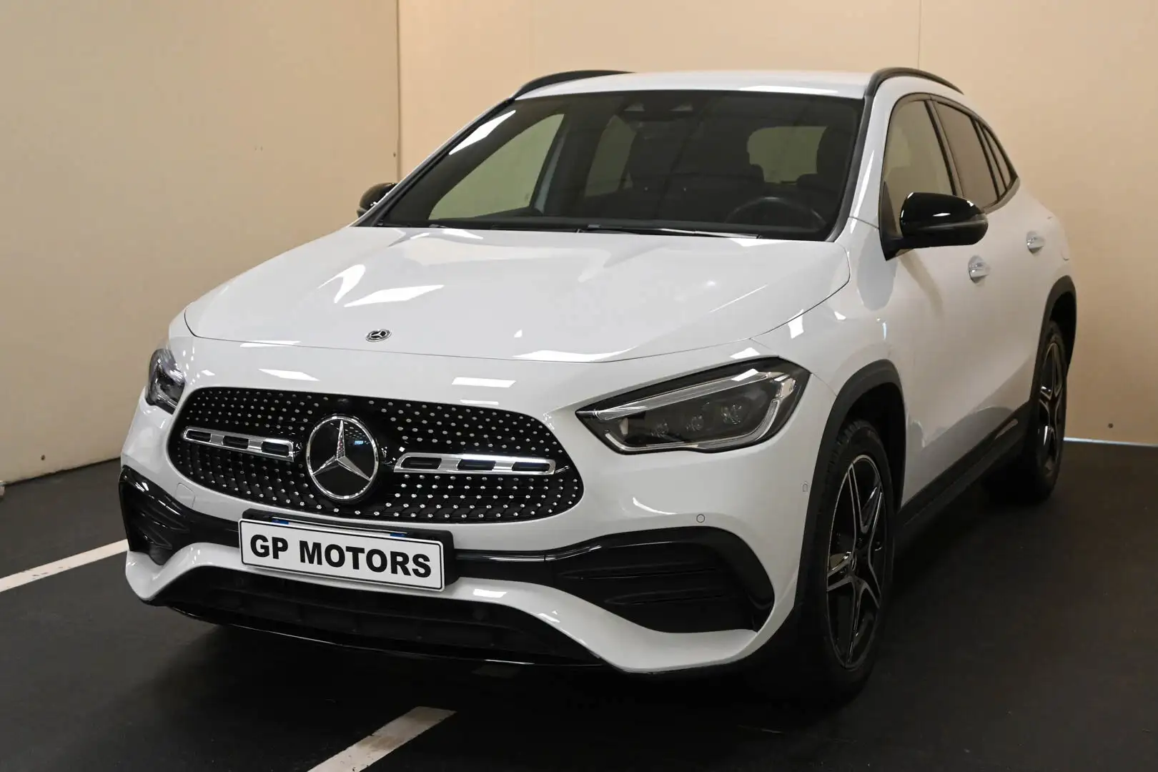 Mercedes-Benz GLA 250 GLA 250 e hybrid EQ Premium Night Pack Weiß - 2