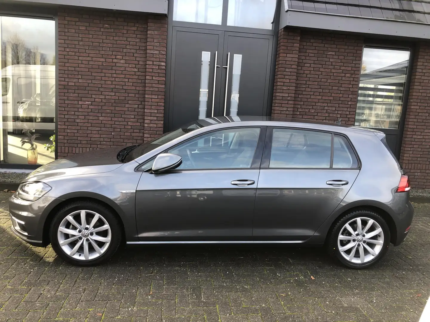 Volkswagen Golf 1.5 TSI Highline 130PK LED | NAV | ADAPTIVE CRUISE Gris - 2