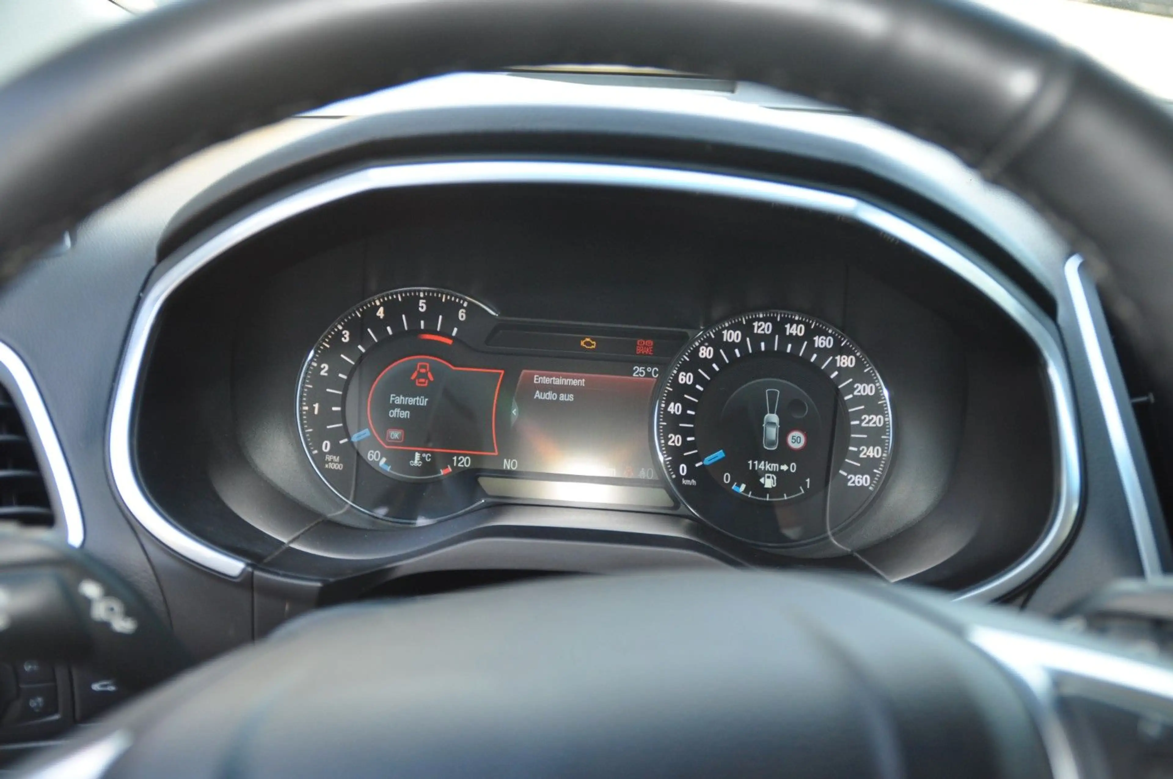 Ford Edge Titanium 4x4 — photo 10