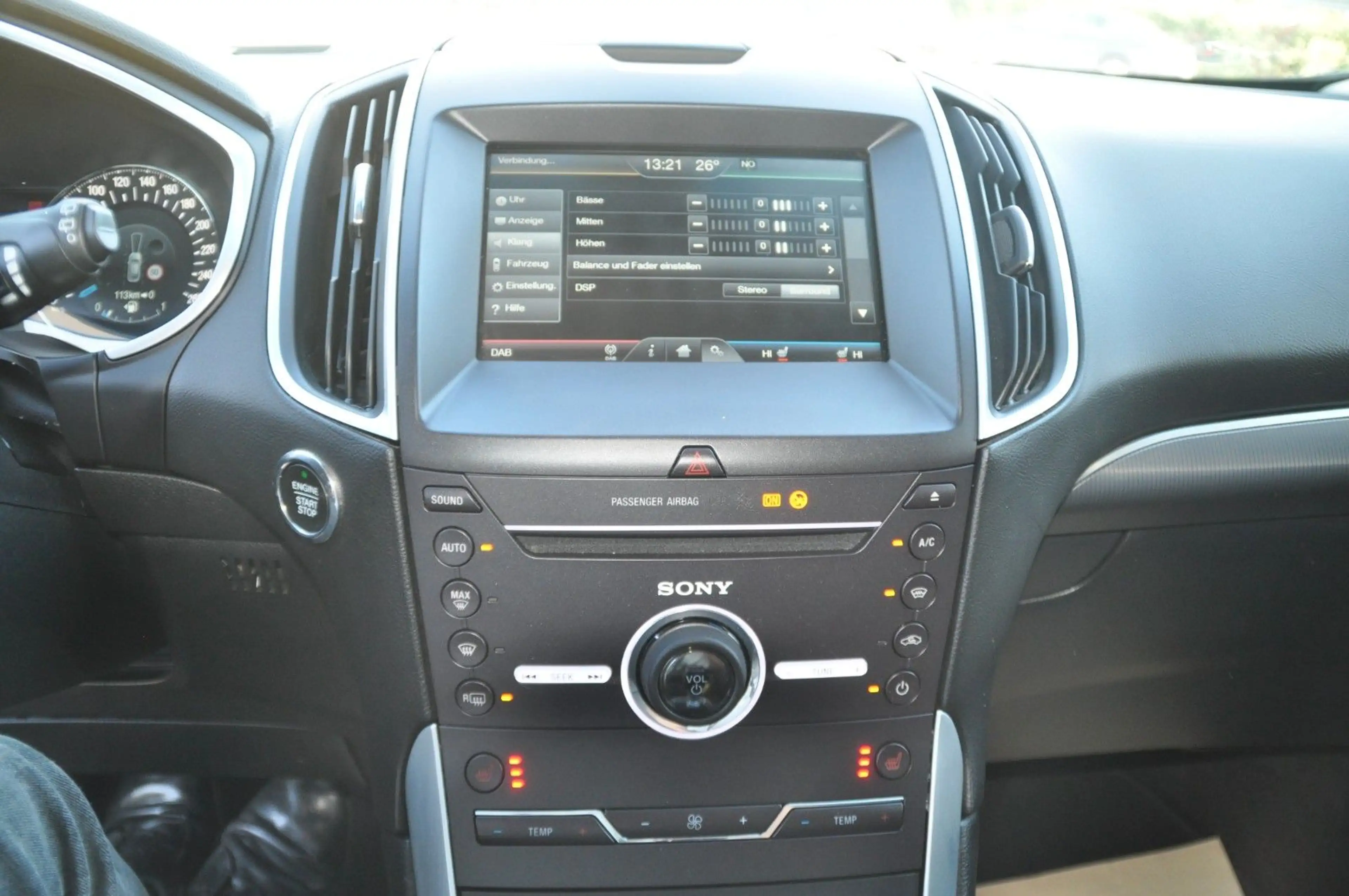 Ford Edge Titanium 4x4 — photo 13
