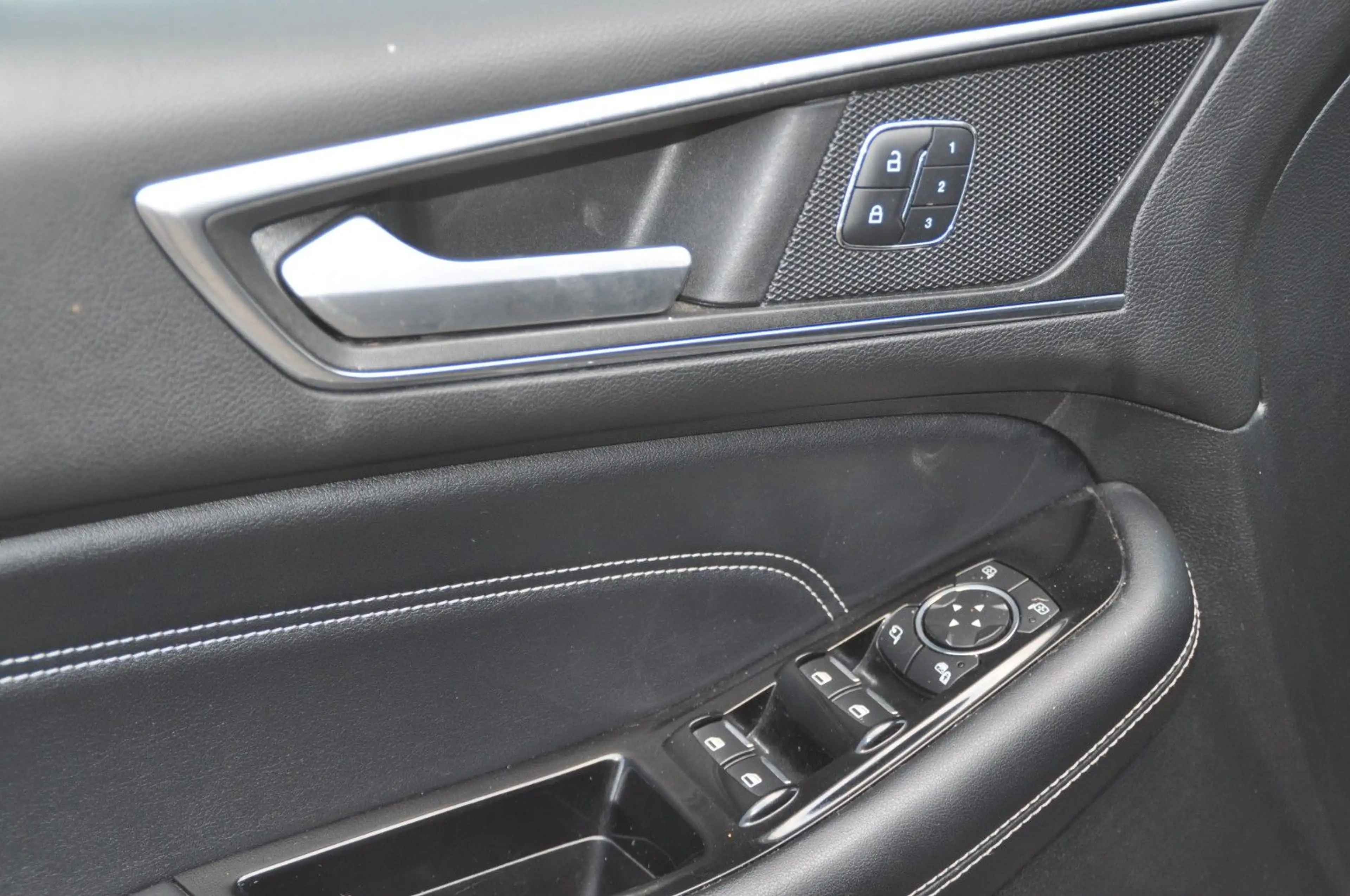 Ford Edge Titanium 4x4 — photo 6