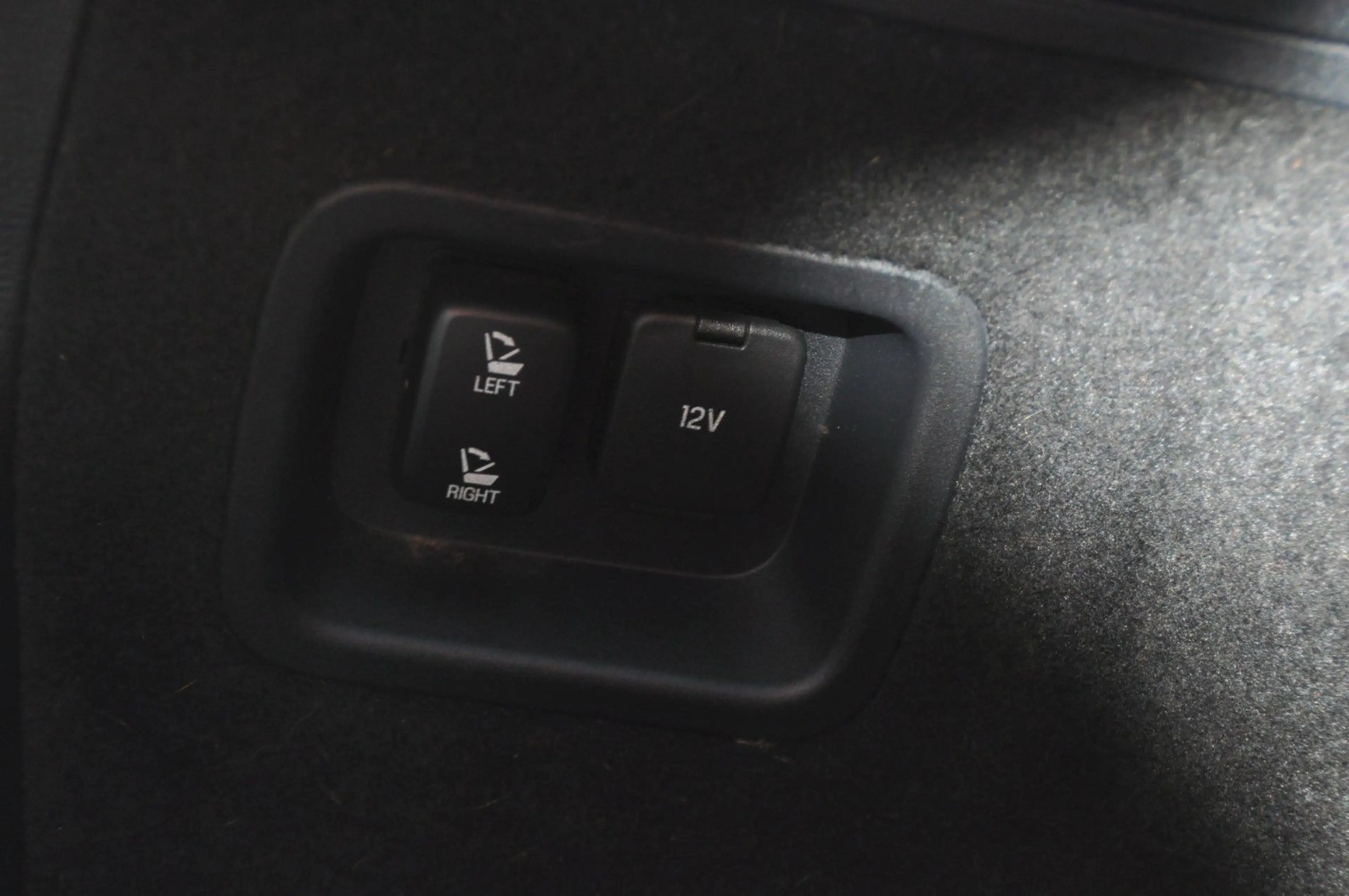 Ford Edge Titanium 4x4 — photo 38