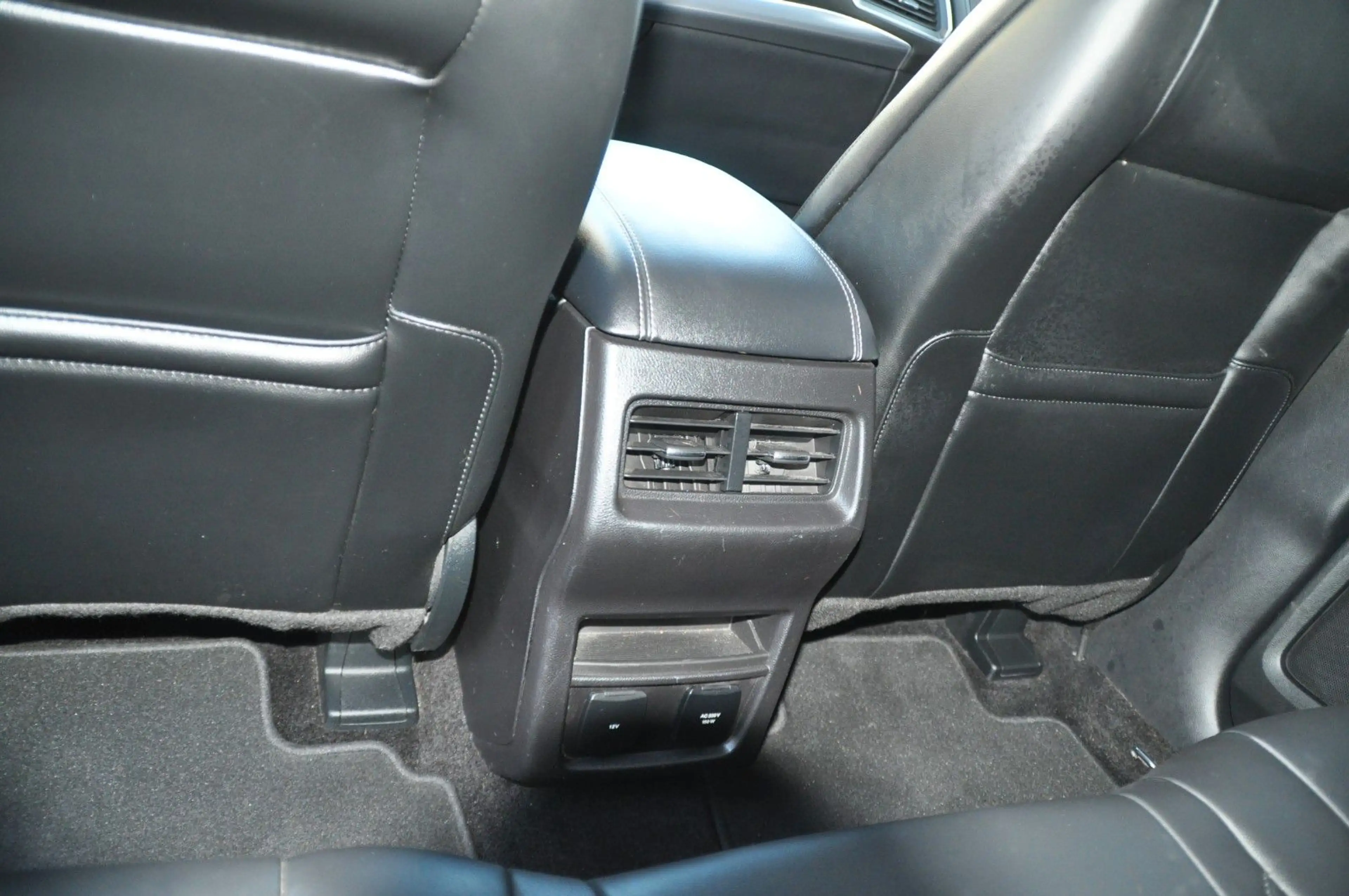 Ford Edge Titanium 4x4 — photo 32