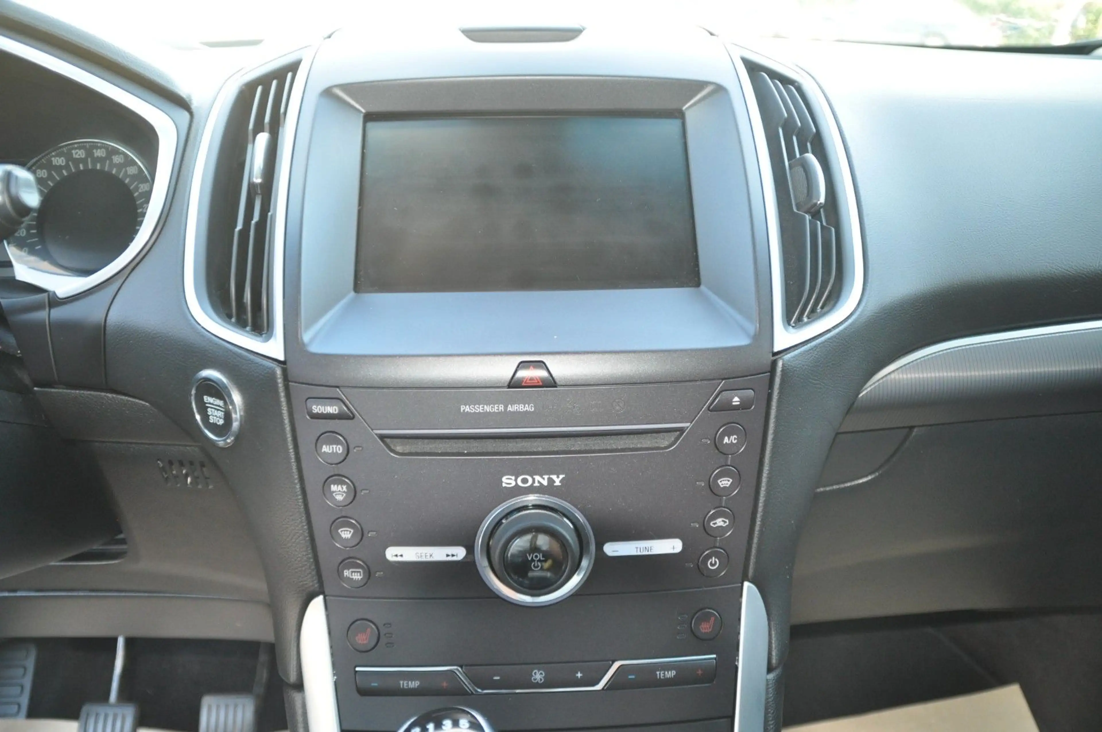 Ford Edge Titanium 4x4 — photo 12