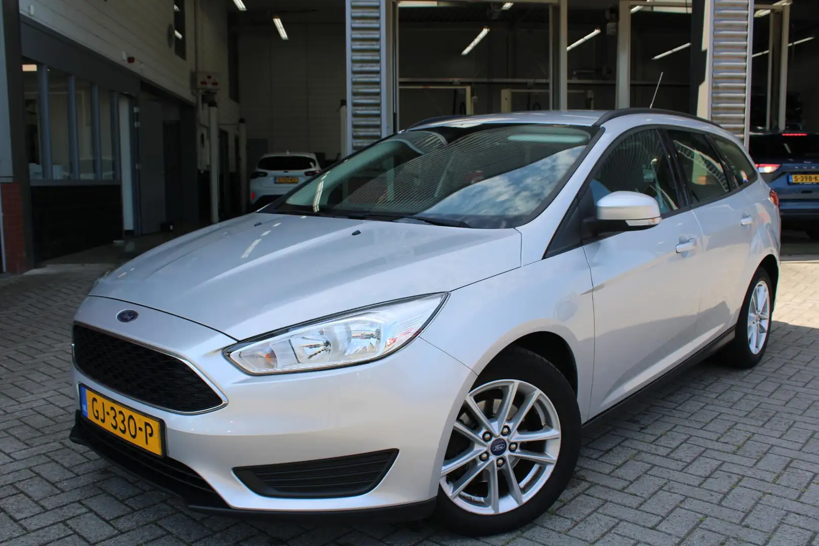 Ford Focus Wagon 1.0 Trend Edition | Navigatie | Airco | Blue Grijs - 2