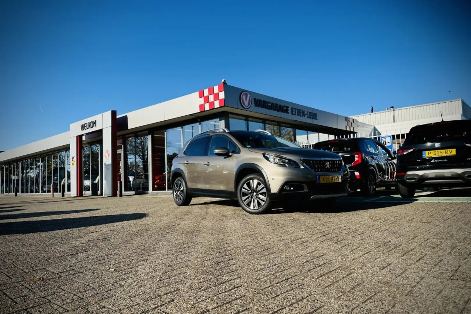 Peugeot 2008 1.2 Allure | INCL. WINTERSET | CAMERA | TREKHAAK Grijs - 2