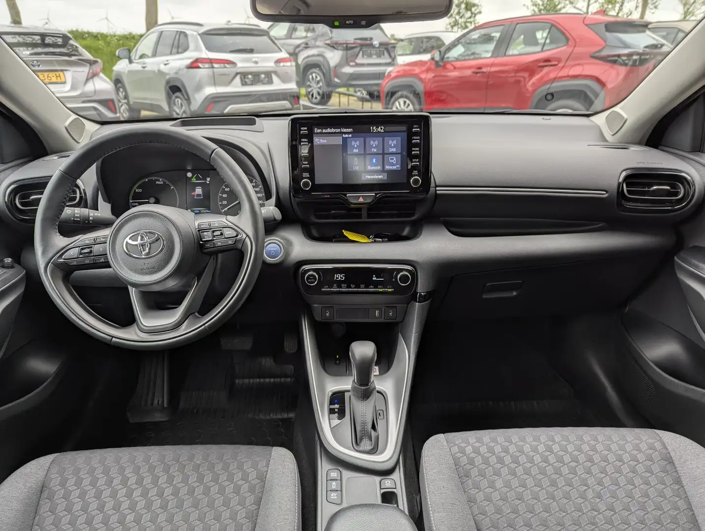 Toyota Yaris 1.5 Hybrid Dynamic Plus | HUD | Clima | Cruise | S Schwarz - 2