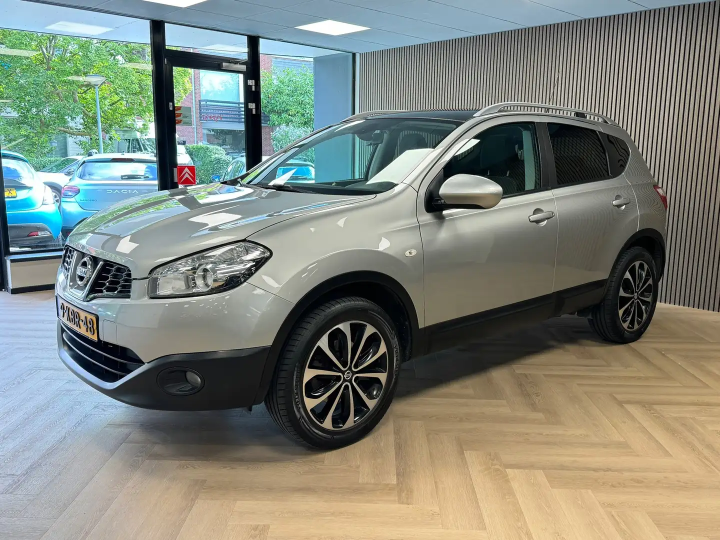 Nissan Qashqai 1.6 Connect Edition AIRCO PANORAMADAK Grijs - 2