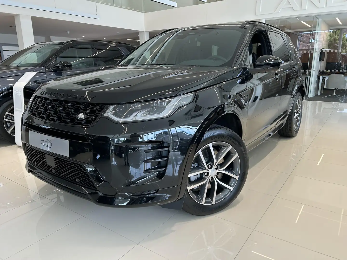 Land Rover Discovery Sport P270e Dynamic SE AWD Auto. 25. Noir - 1