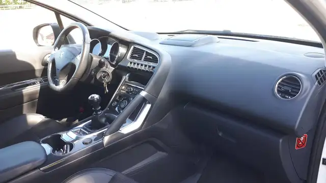 Peugeot 3008 view 10