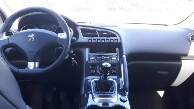 Peugeot 3008 view 11