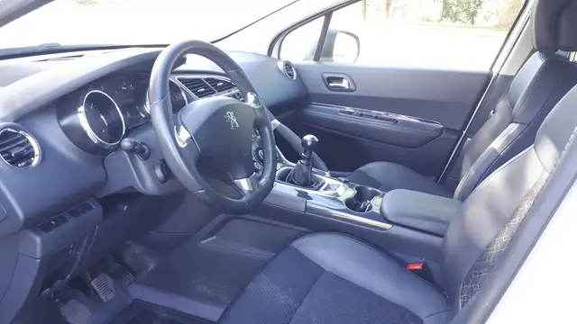 Peugeot 3008 view 8