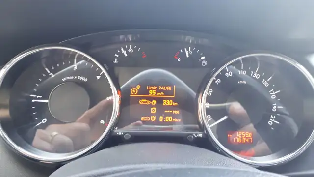 Peugeot 3008 view 12