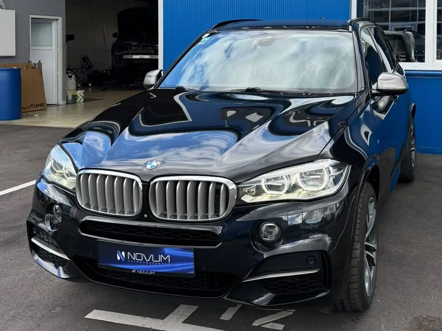BMW X5 M M50 d Schwarz - 2