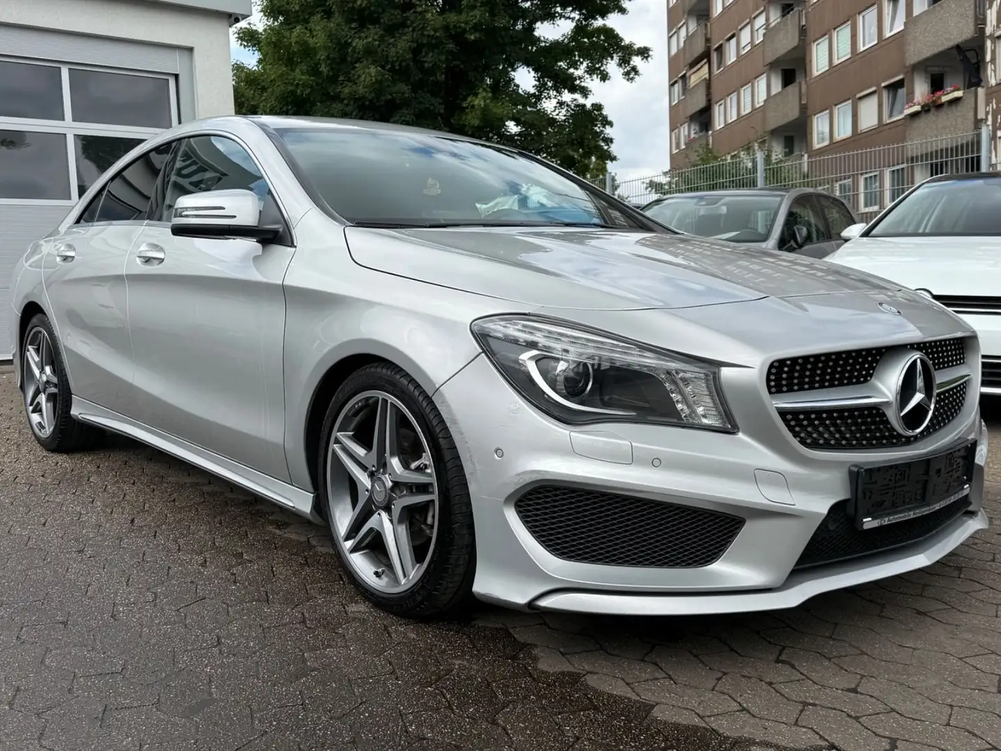 Mercedes-Benz CLA 200 Limousine*AMG*1.Hand*Tempo*Xenon Silber - 2