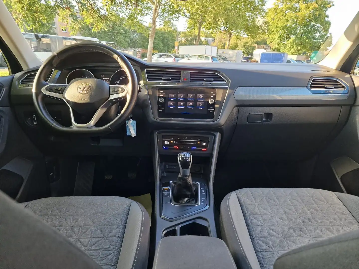 Volkswagen Tiguan Life. 1.Hand /70.000 km / Mwst/ Navi/EU6 Schwarz - 2