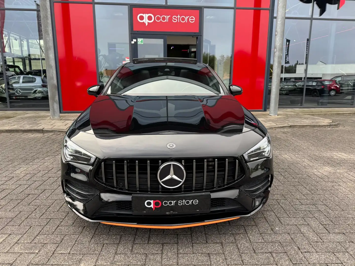 Mercedes-Benz CLA 180 Shooting Brake Edition one Panorama AMG pakket Zwart - 2
