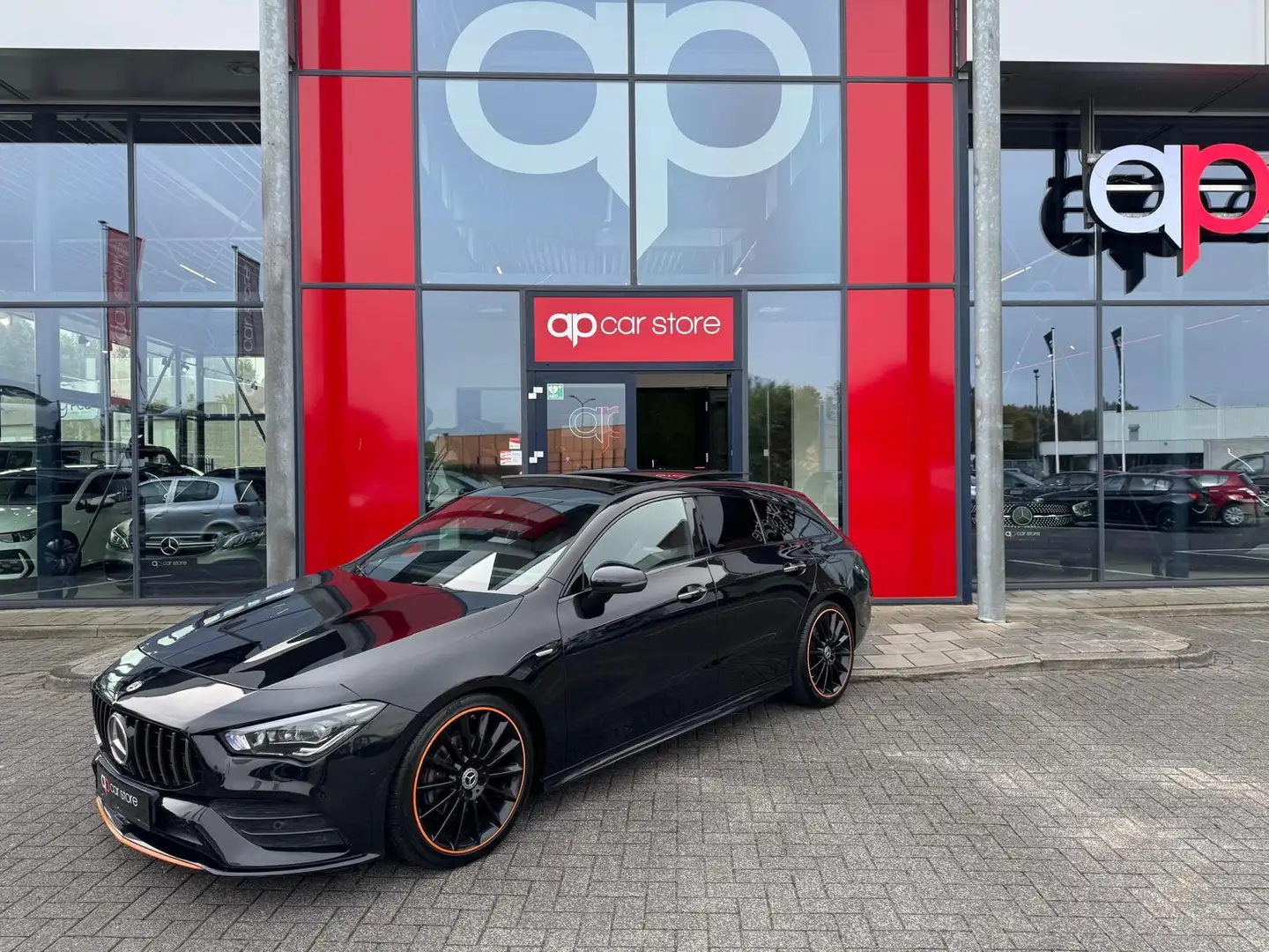 Mercedes-Benz CLA 180 Shooting Brake Edition one Panorama AMG pakket Zwart - 1