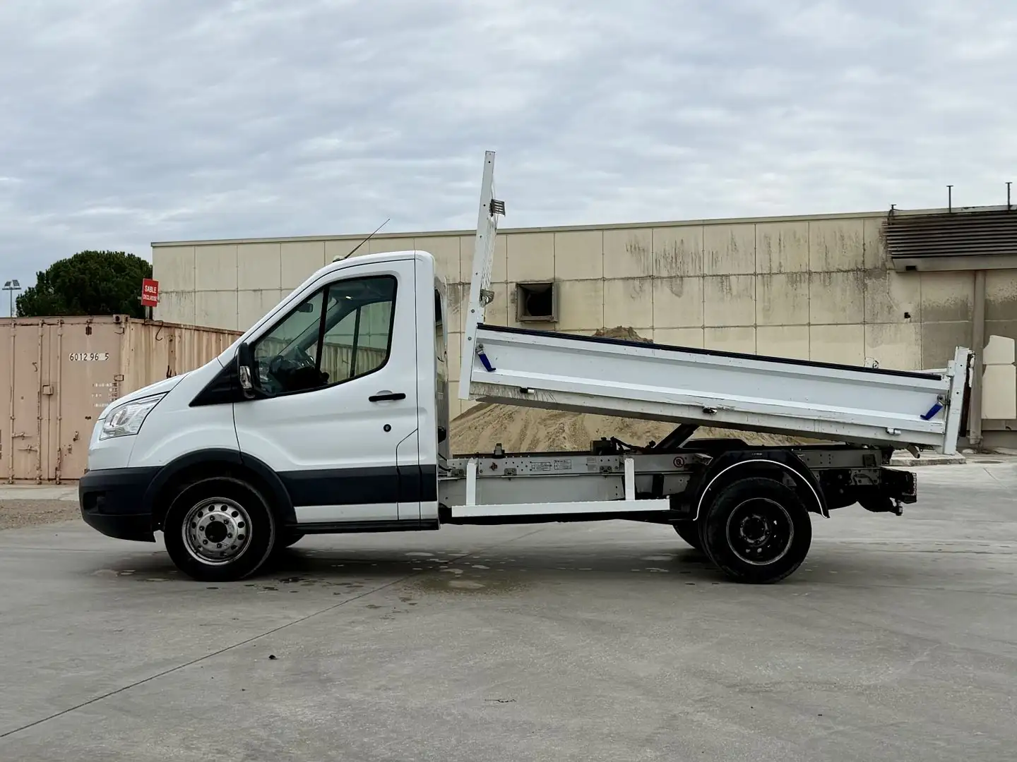 Ford Transit 2.0 ECOBLUE 130CH Weiß - 2