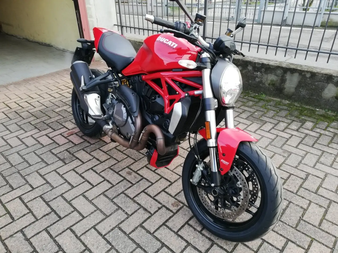 Ducati Monster 1200 Standard Rosso - 2