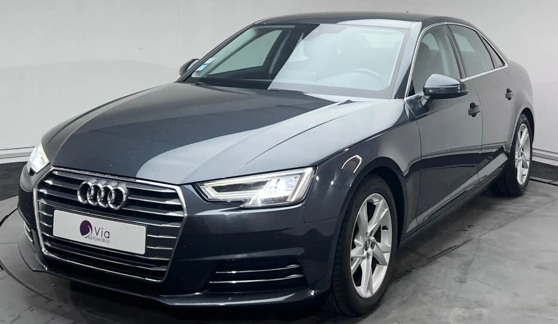 Audi A4 2.0 TDI 150 Sport - Suivi Complet Gris - 1
