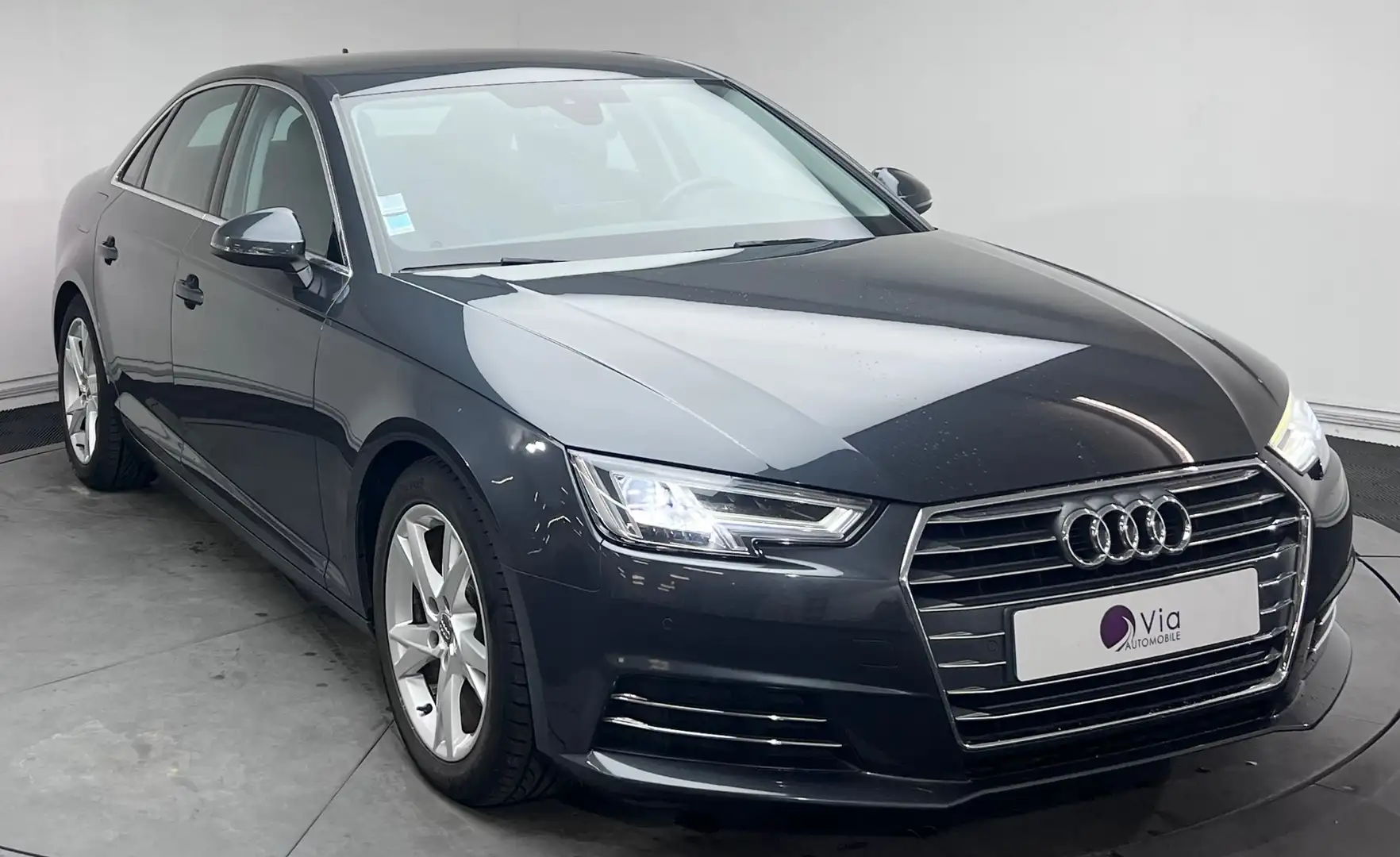 Audi A4 2.0 TDI 150 Sport - Suivi Complet Gris - 2