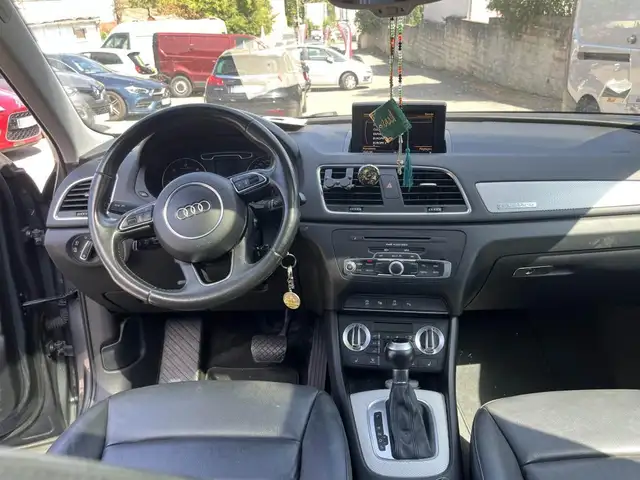 Audi Q3 view 7