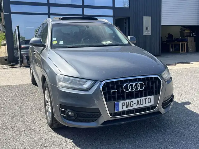 Audi Q3 view 10