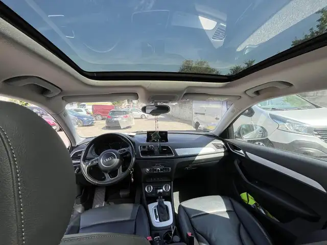 Audi Q3 view 3