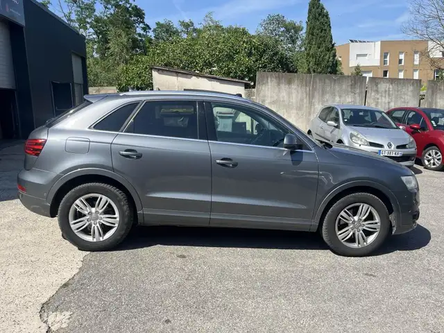 Audi Q3 view 13