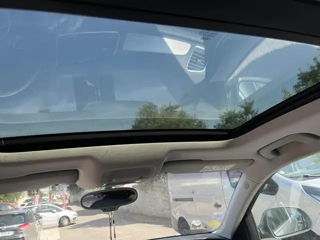 Audi Q3 view 4
