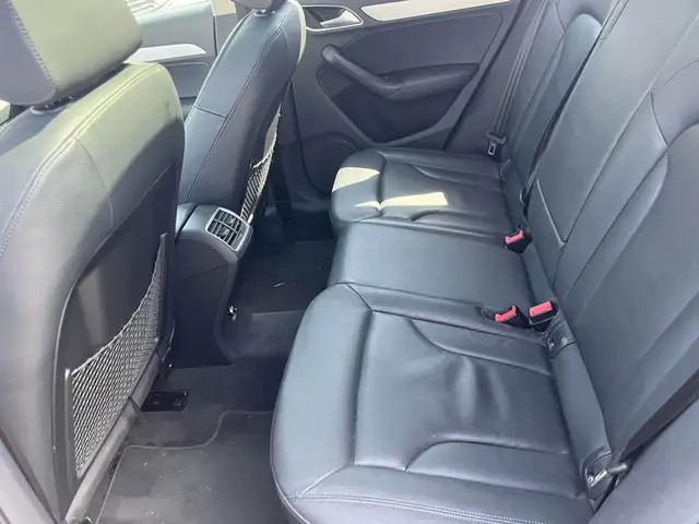 Audi Q3 view 9