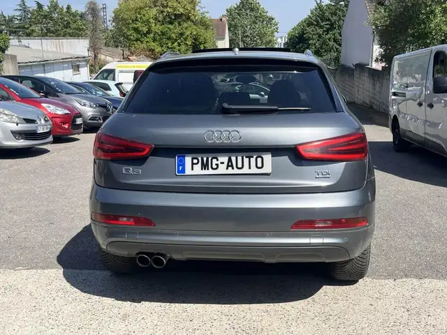 Audi Q3 view 15