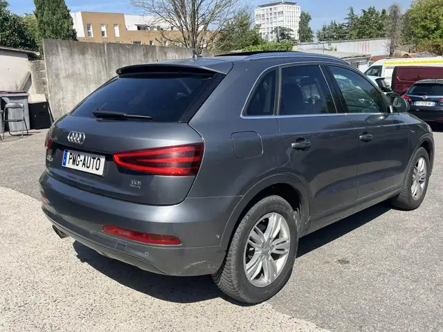 Audi Q3 view 14