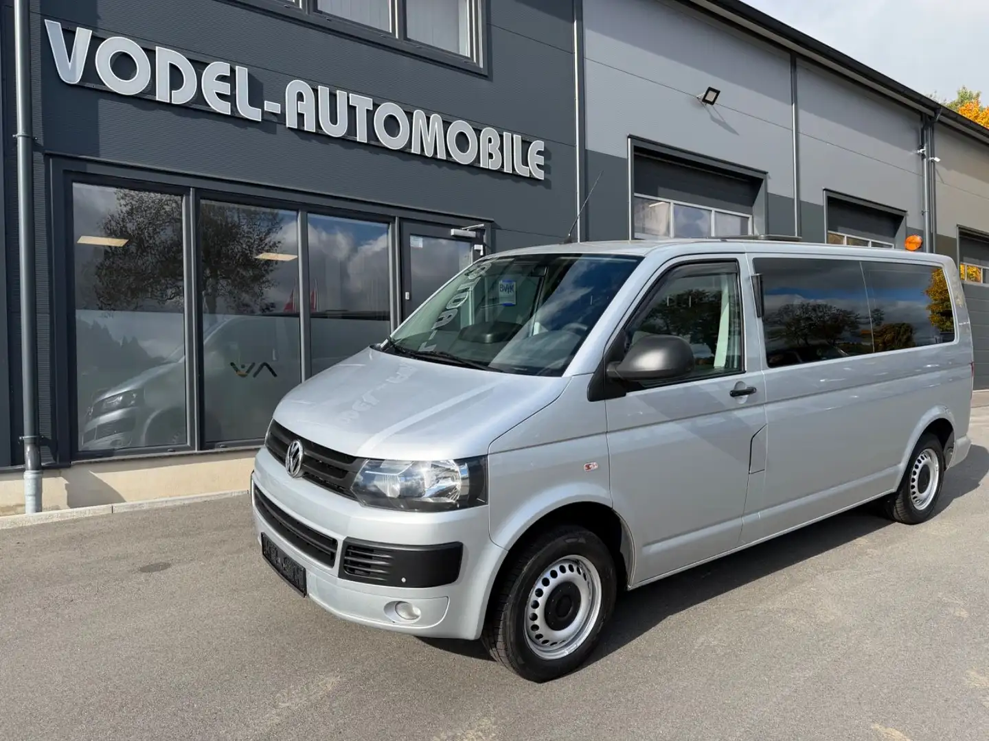 Volkswagen T5 Transporter T5 Kombi lang 2.0 TDI 7 Sitze Silber - 1