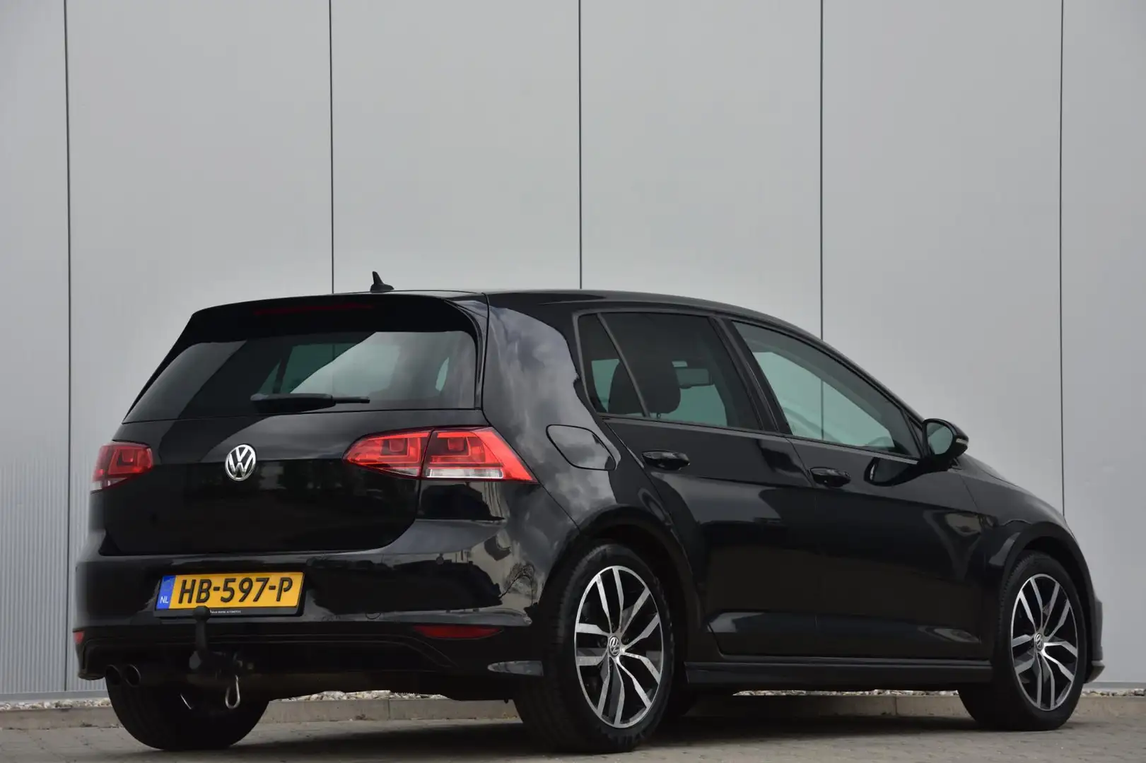 Volkswagen Golf 1.4 TSI Automaat Highline R line NAP, Trekhaak, Ca Zwart - 2
