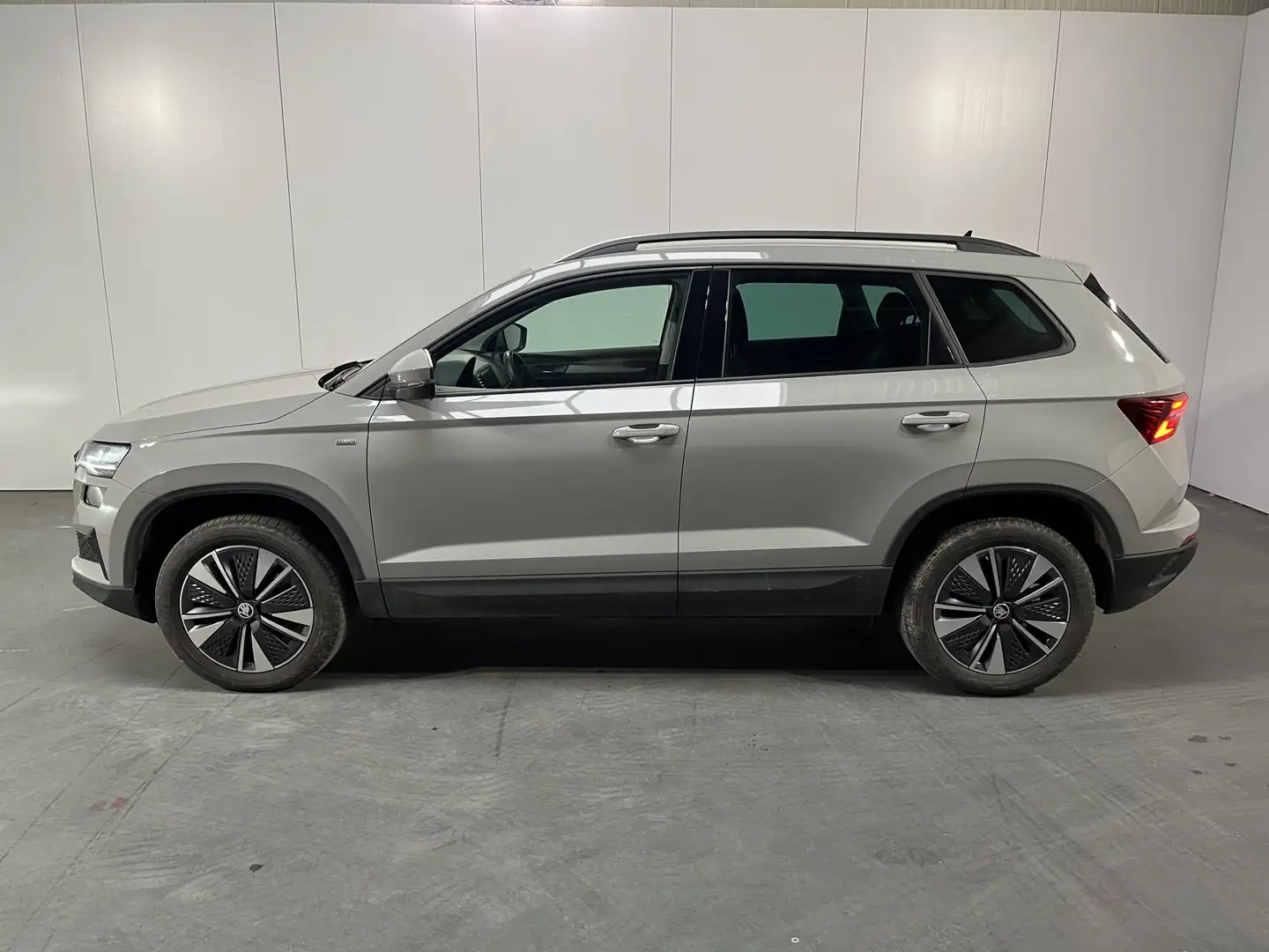 Skoda Karoq 1.0 TSI Ambition / CRUISE CONTROL/ SMARTLINK/ PARK Gris - 2
