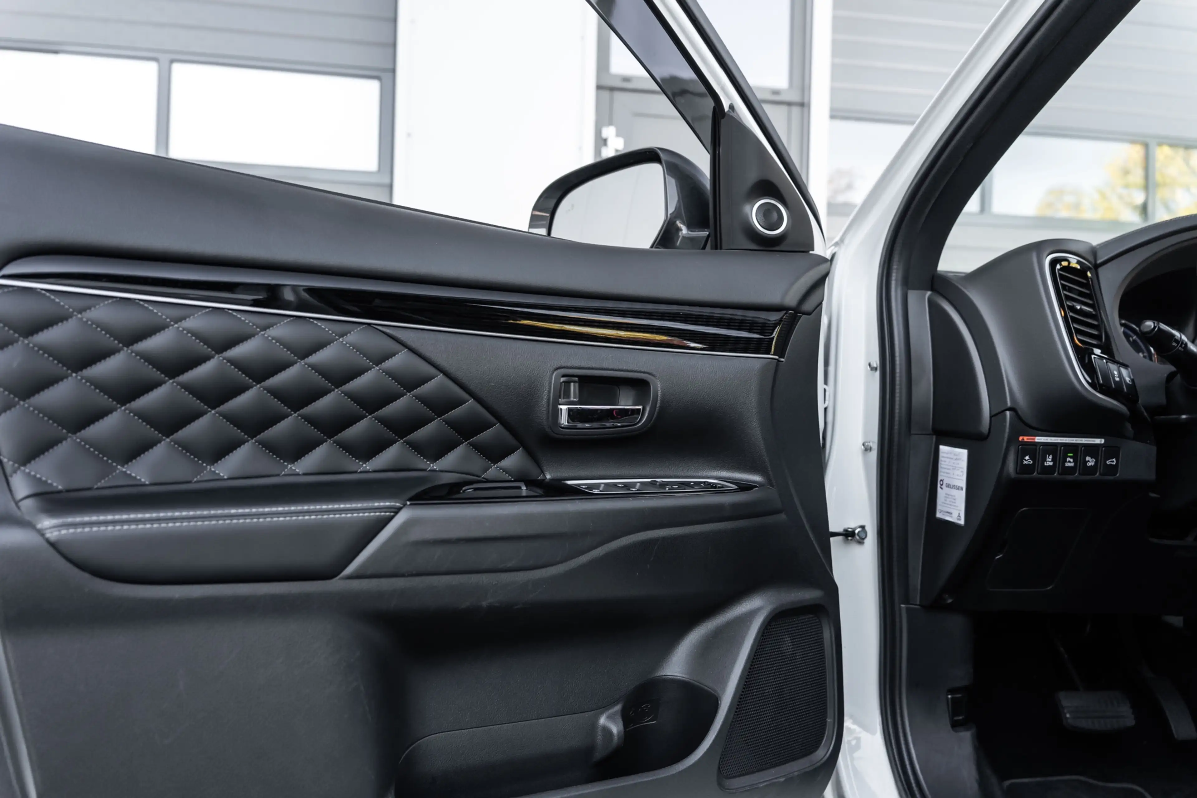 Mitsubishi Outlander 2.4 PHEV S-Edition 4WD|GARANTIE 2027|Pano |Vol Led — photo 35