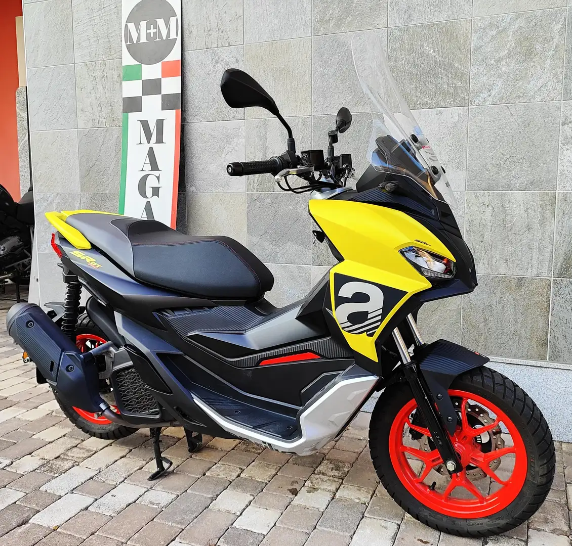 Aprilia SR GT 200 Giallo - 2