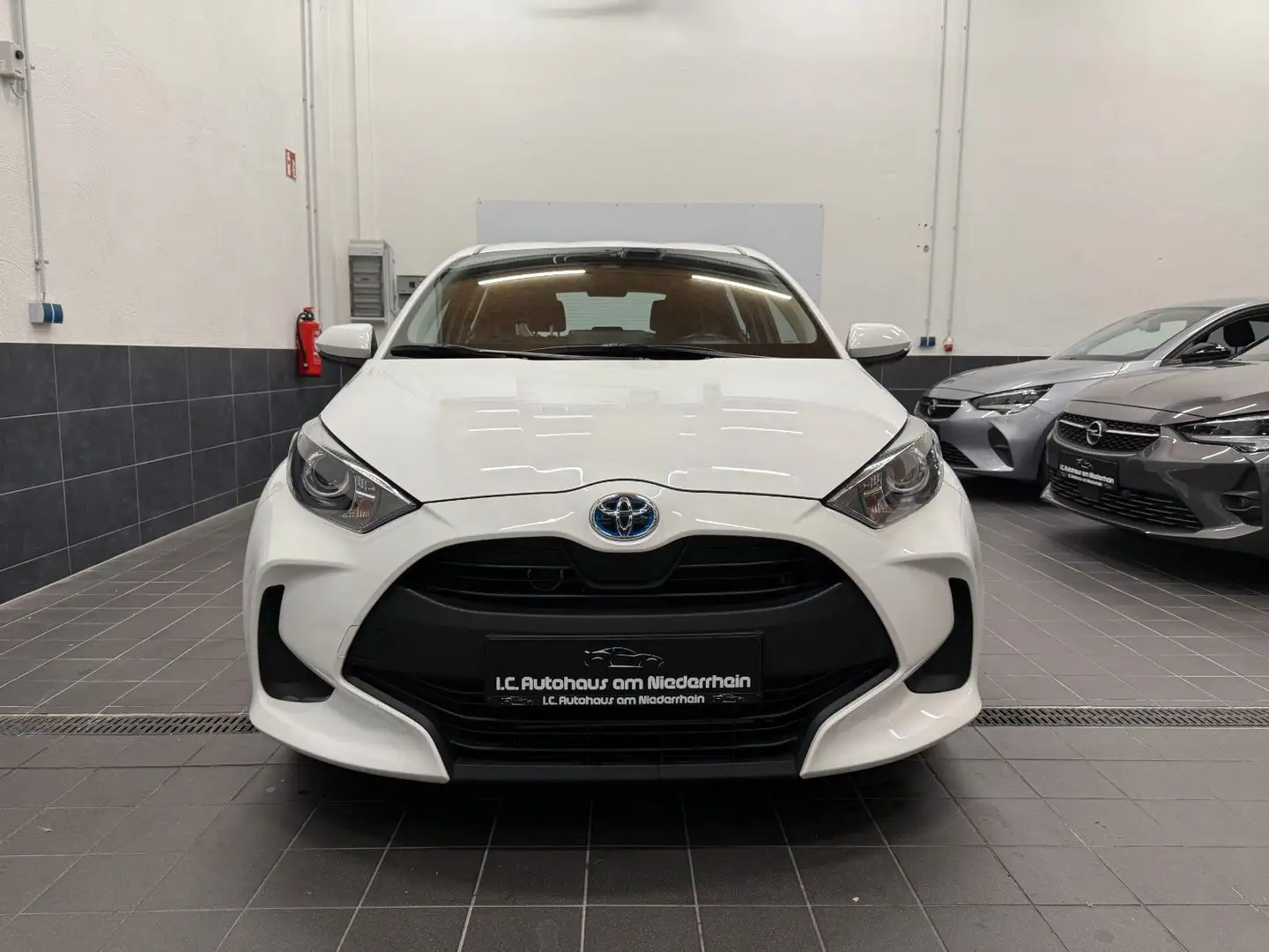 Toyota Yaris Hybrid Business Edition|KAMERA|CARPLAY|ALU Weiß - 2
