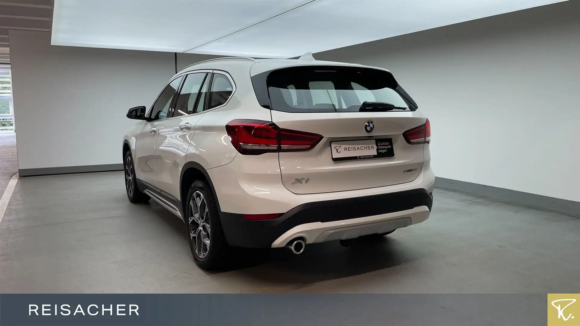 BMW X1 sDrive18i  X-Line Navi,LED,AHK,Pano,RFK,DAB Weiß - 2