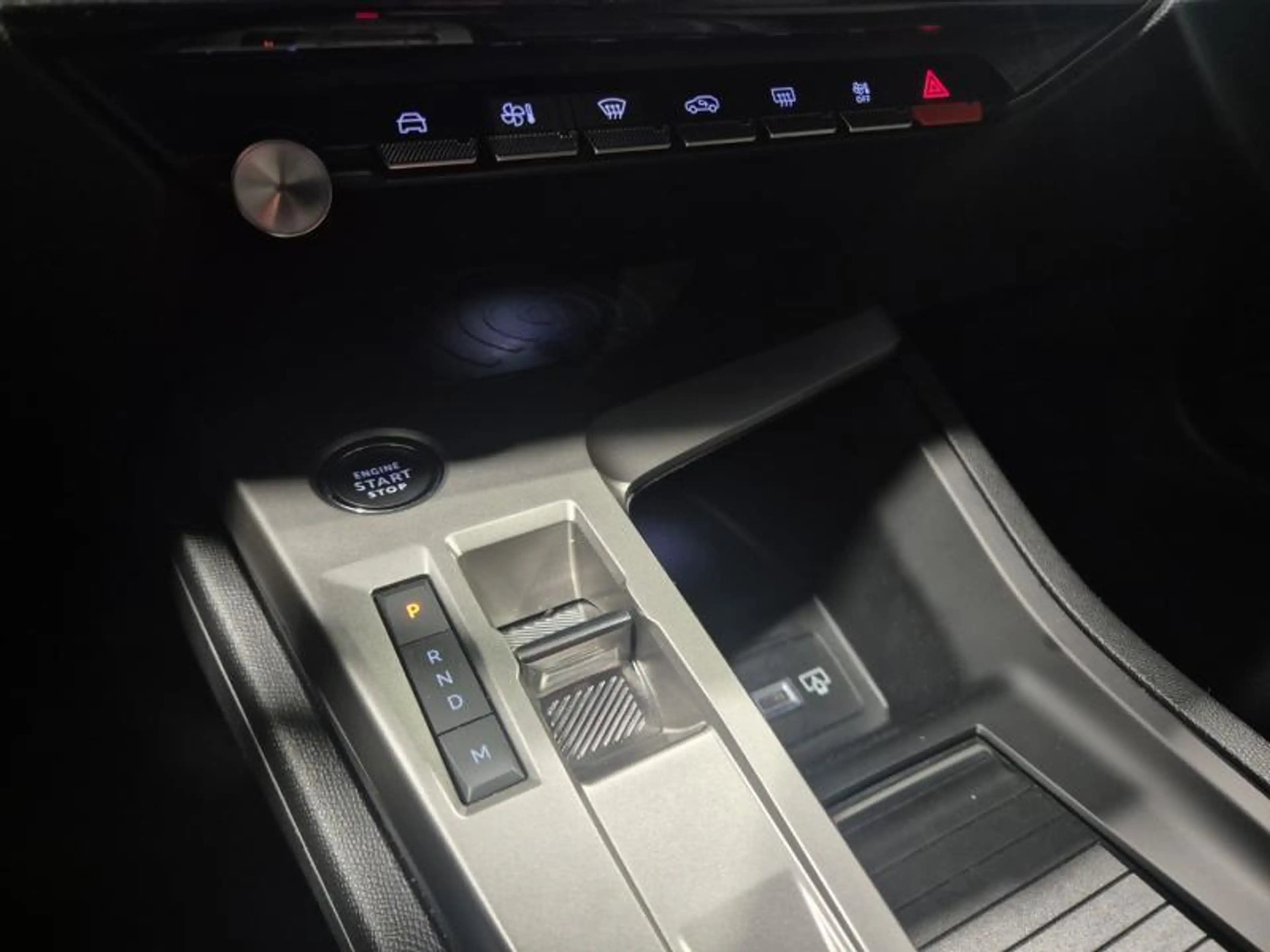 Peugeot 408 3D NAVI/360 CAMERA/HALF LEDER ALLURE — photo 8