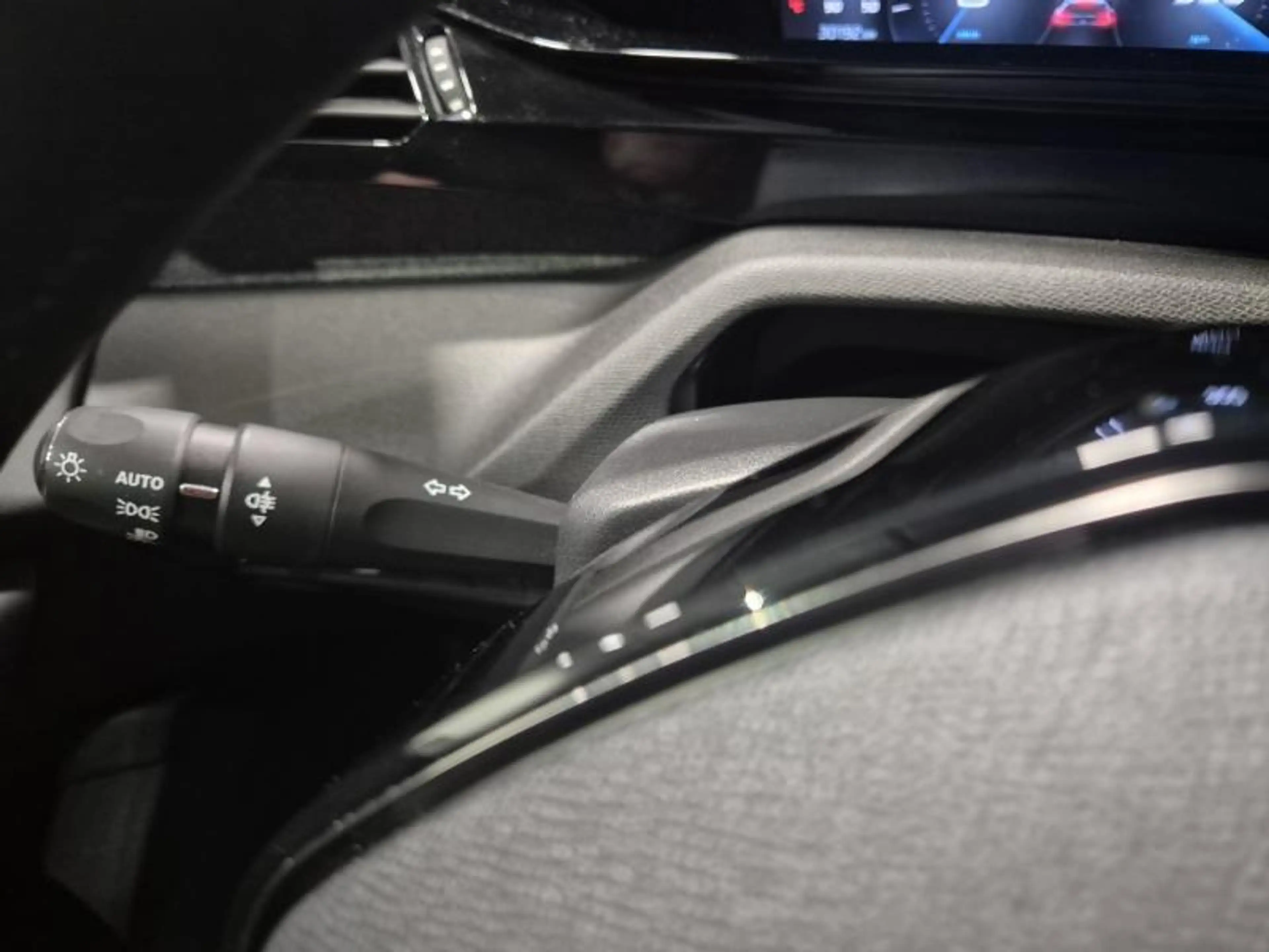 Peugeot 408 3D NAVI/360 CAMERA/HALF LEDER ALLURE — photo 6