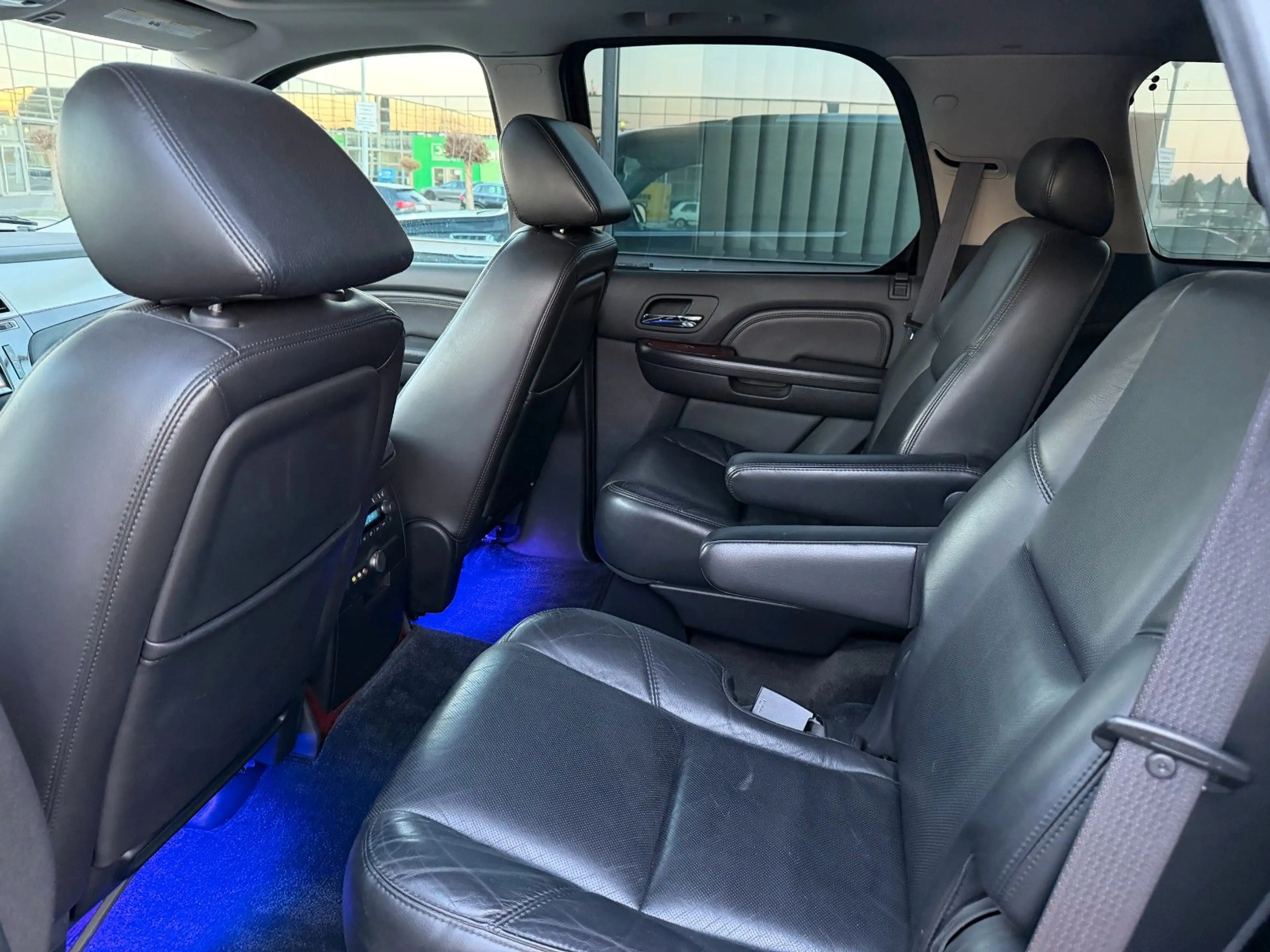 Cadillac Escalade GMT900 Elegance AHK TV LED Kamera — photo 11