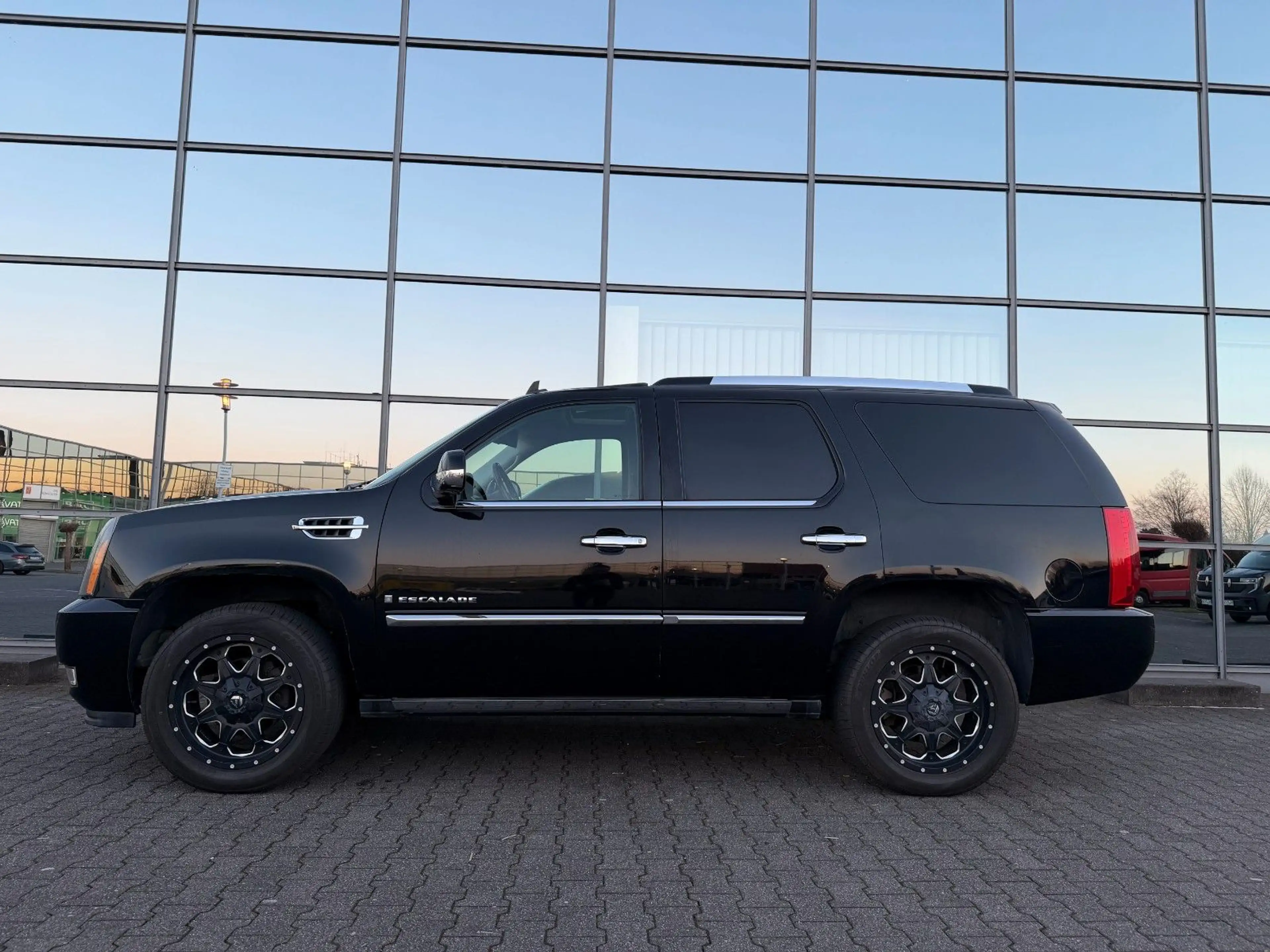 Cadillac Escalade GMT900 Elegance AHK TV LED Kamera — photo 5