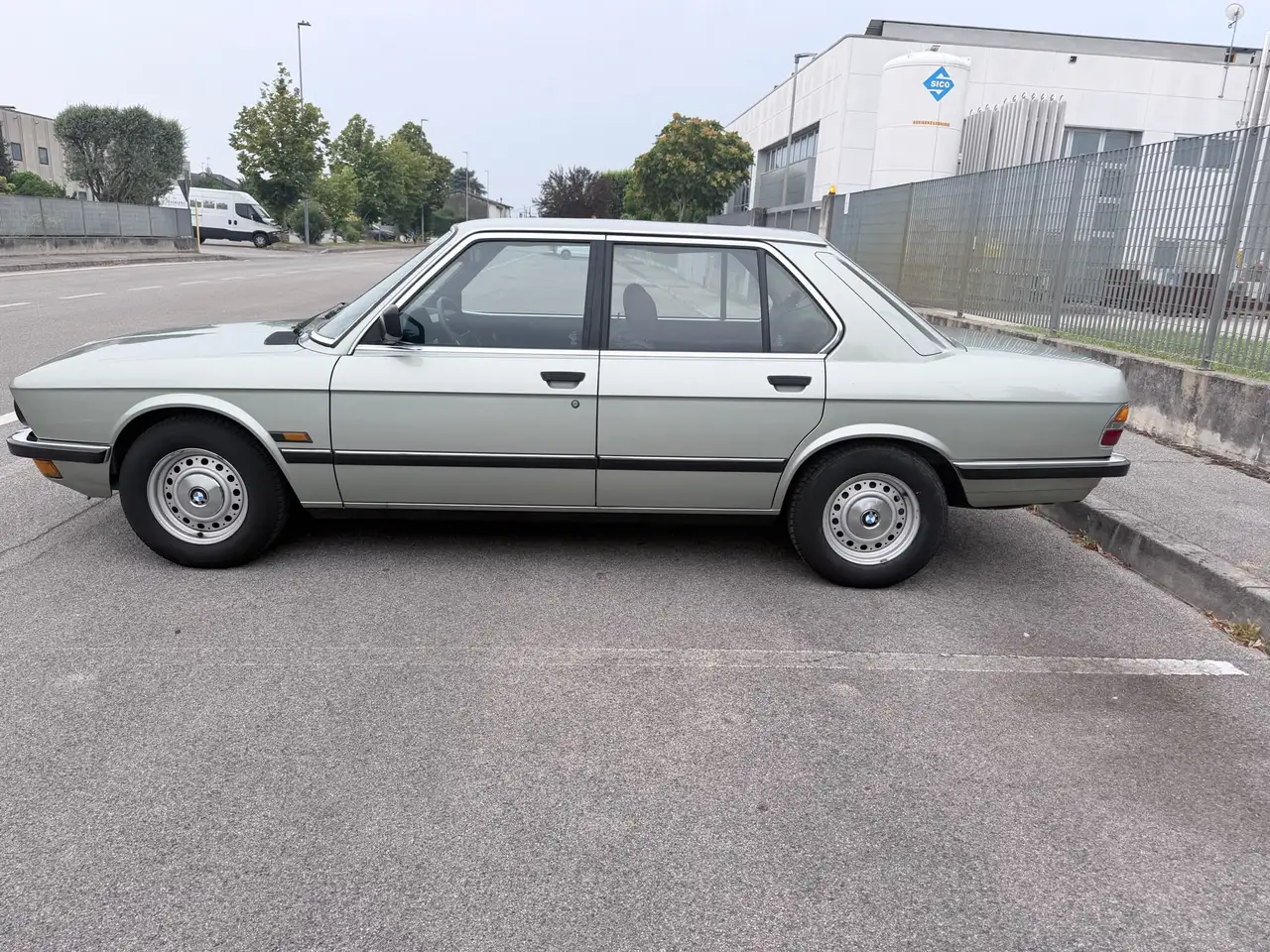 BMW 520i, foto 3