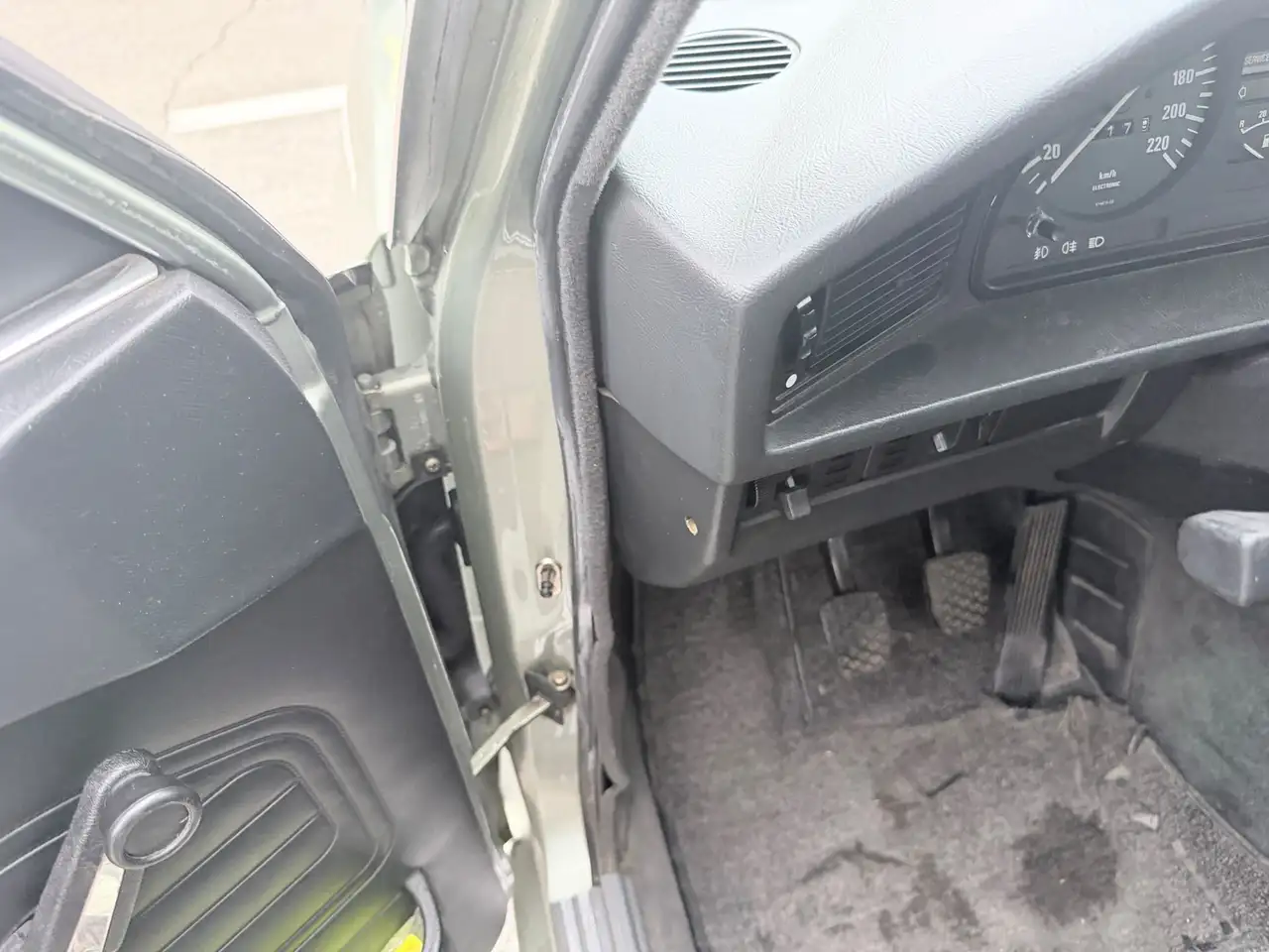 BMW 520i, foto 9