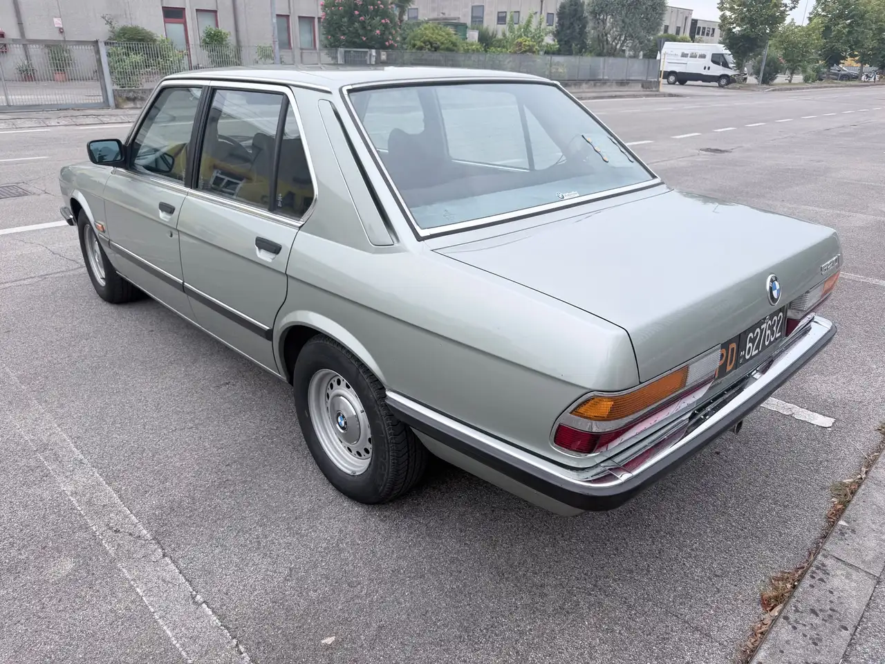 BMW 520i, foto 2